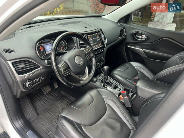 Белый Джип Чероки, объемом двигателя 3.24 л и пробегом 242 тыс. км за 21000 $, фото 9 на Automoto.ua