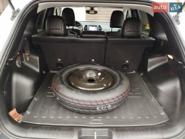 Белый Джип Чероки, объемом двигателя 3.24 л и пробегом 127 тыс. км за 20000 $, фото 15 на Automoto.ua