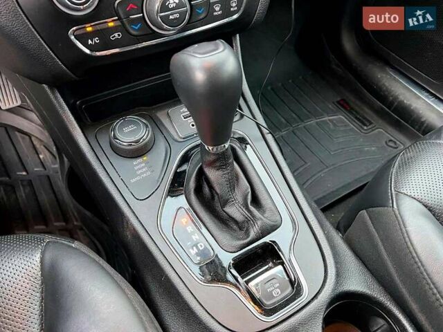 Білий Джип Cherokee, об'ємом двигуна 3.2 л та пробігом 76 тис. км за 18790 $, фото 32 на Automoto.ua