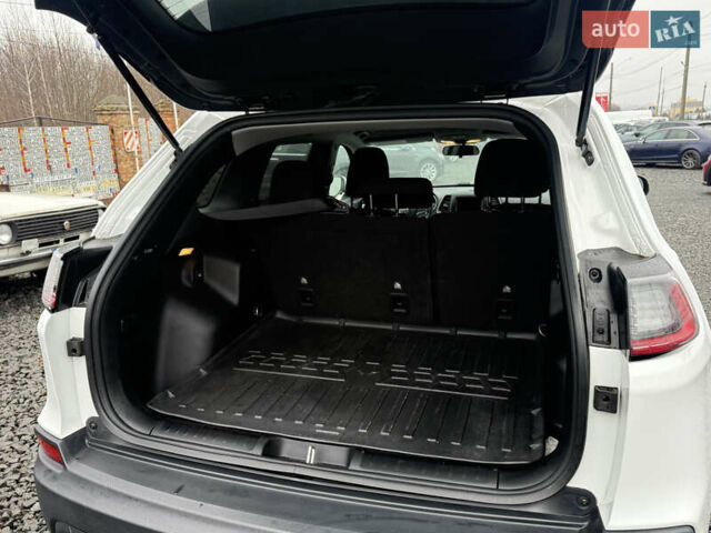 Белый Джип Чероки, объемом двигателя 2.4 л и пробегом 89 тыс. км за 15800 $, фото 4 на Automoto.ua