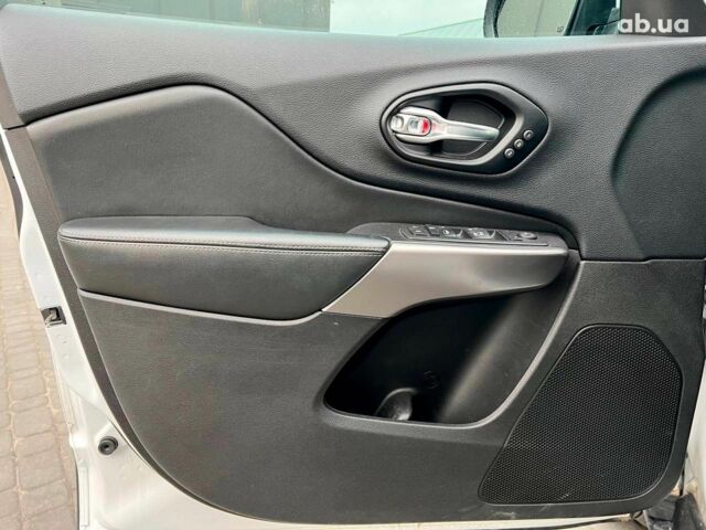 Білий Джип Cherokee, об'ємом двигуна 3.2 л та пробігом 76 тис. км за 18790 $, фото 14 на Automoto.ua