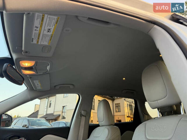 Білий Джип Cherokee, об'ємом двигуна 2.36 л та пробігом 96 тис. км за 18500 $, фото 34 на Automoto.ua