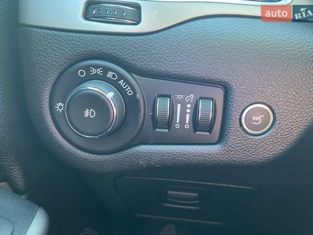 Белый Джип Чероки, объемом двигателя 3.24 л и пробегом 38 тыс. км за 22100 $, фото 21 на Automoto.ua
