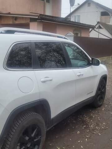 Белый Джип Чероки, объемом двигателя 2.4 л и пробегом 145 тыс. км за 17000 $, фото 4 на Automoto.ua