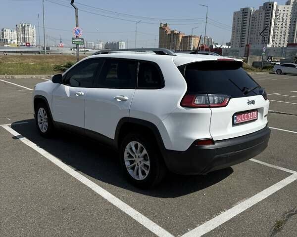 Белый Джип Чероки, объемом двигателя 2.36 л и пробегом 119 тыс. км за 16400 $, фото 1 на Automoto.ua