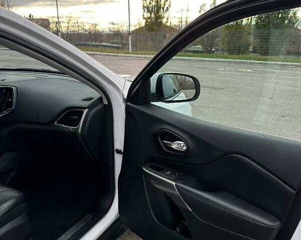 Белый Джип Чероки, объемом двигателя 3.24 л и пробегом 109 тыс. км за 17900 $, фото 35 на Automoto.ua