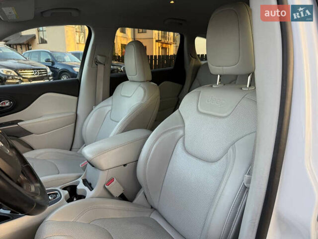 Білий Джип Cherokee, об'ємом двигуна 2.36 л та пробігом 96 тис. км за 18500 $, фото 31 на Automoto.ua