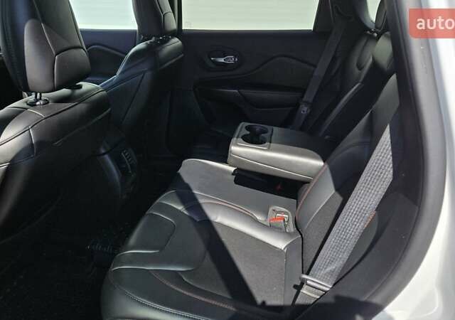 Білий Джип Cherokee, об'ємом двигуна 3.24 л та пробігом 106 тис. км за 20500 $, фото 2 на Automoto.ua