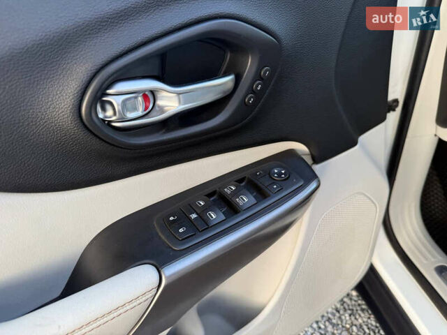 Білий Джип Cherokee, об'ємом двигуна 2.36 л та пробігом 96 тис. км за 18500 $, фото 27 на Automoto.ua