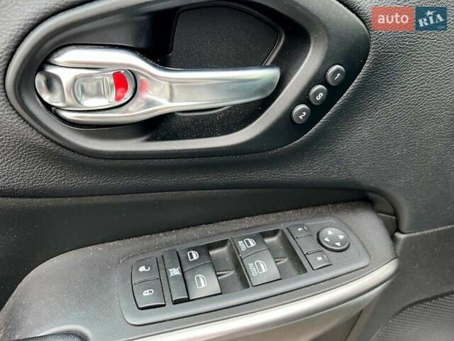 Білий Джип Cherokee, об'ємом двигуна 3.2 л та пробігом 76 тис. км за 18790 $, фото 15 на Automoto.ua