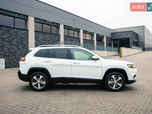 Белый Джип Чероки, объемом двигателя 2.36 л и пробегом 111 тыс. км за 15000 $, фото 6 на Automoto.ua