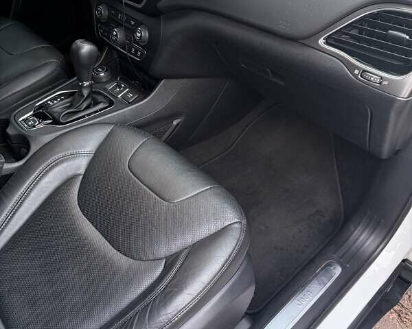 Белый Джип Чероки, объемом двигателя 3.24 л и пробегом 40 тыс. км за 22500 $, фото 18 на Automoto.ua