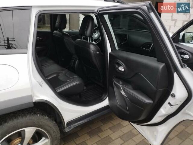 Белый Джип Чероки, объемом двигателя 3.24 л и пробегом 127 тыс. км за 20000 $, фото 9 на Automoto.ua