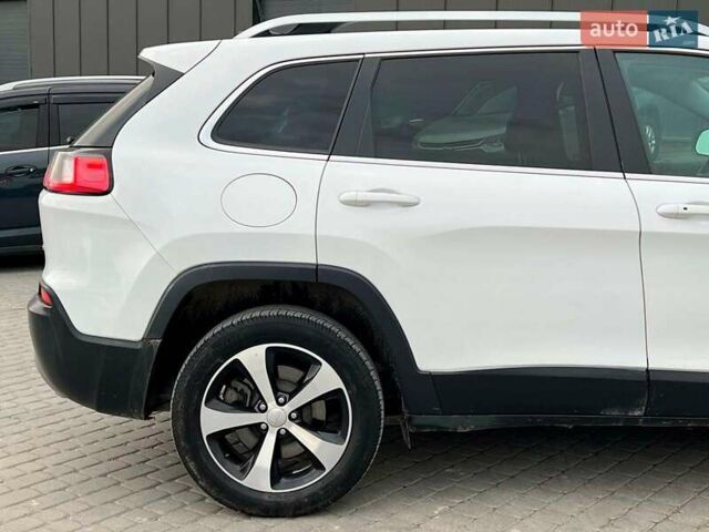 Білий Джип Cherokee, об'ємом двигуна 3.2 л та пробігом 76 тис. км за 18790 $, фото 8 на Automoto.ua