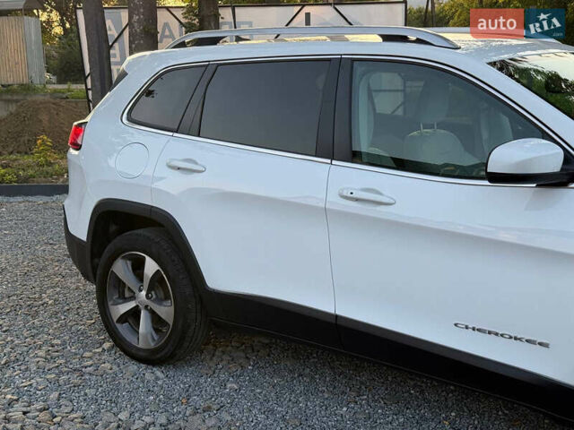 Білий Джип Cherokee, об'ємом двигуна 2.36 л та пробігом 96 тис. км за 18500 $, фото 17 на Automoto.ua