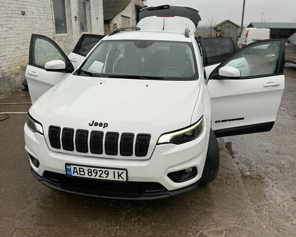 Белый Джип Чероки, объемом двигателя 2.36 л и пробегом 46 тыс. км за 16000 $, фото 13 на Automoto.ua
