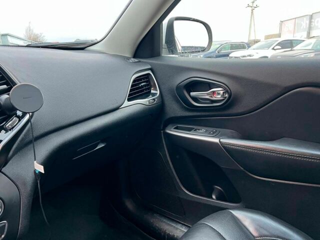 Білий Джип Cherokee, об'ємом двигуна 3.2 л та пробігом 76 тис. км за 18790 $, фото 35 на Automoto.ua