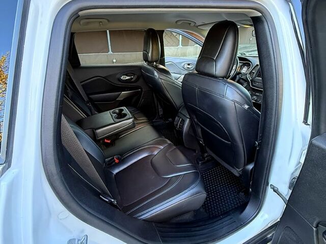 Белый Джип Чероки, объемом двигателя 2.4 л и пробегом 51 тыс. км за 21500 $, фото 10 на Automoto.ua