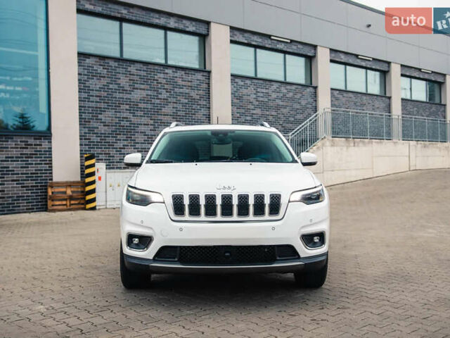 Белый Джип Чероки, объемом двигателя 2.36 л и пробегом 111 тыс. км за 15000 $, фото 2 на Automoto.ua