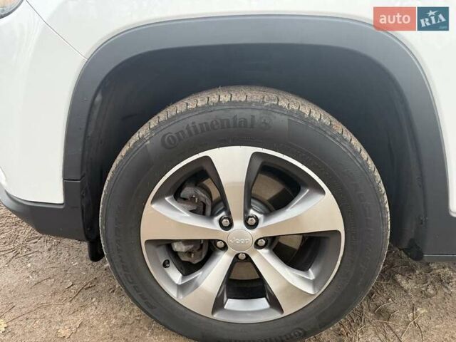 Белый Джип Чероки, объемом двигателя 3.24 л и пробегом 40 тыс. км за 22500 $, фото 9 на Automoto.ua