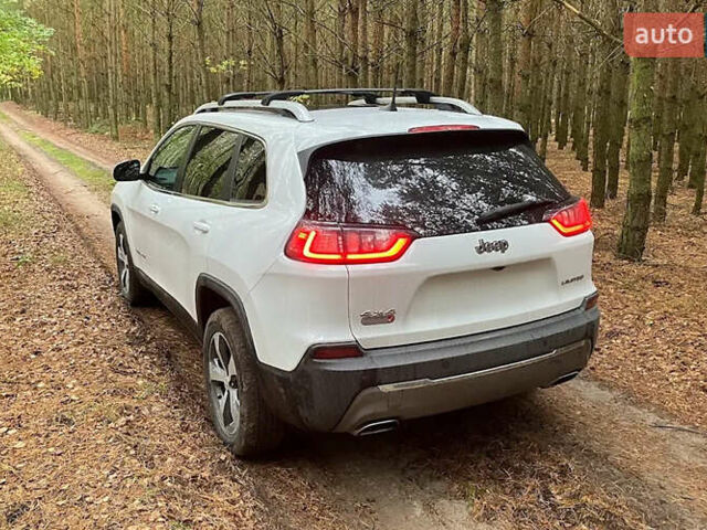 Білий Джип Cherokee, об'ємом двигуна 3.2 л та пробігом 94 тис. км за 15500 $, фото 1 на Automoto.ua
