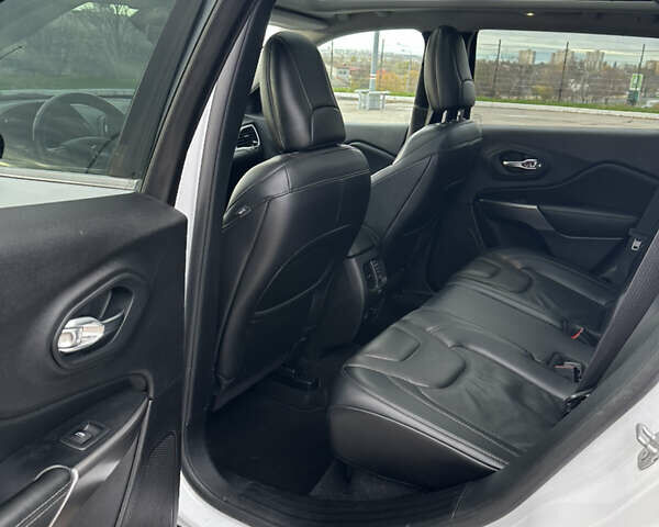 Белый Джип Чероки, объемом двигателя 3.24 л и пробегом 109 тыс. км за 17900 $, фото 22 на Automoto.ua