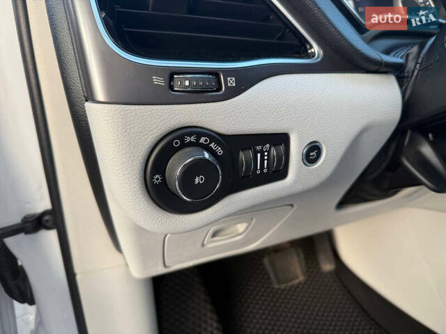 Белый Джип Чероки, объемом двигателя 2.36 л и пробегом 96 тыс. км за 18000 $, фото 32 на Automoto.ua