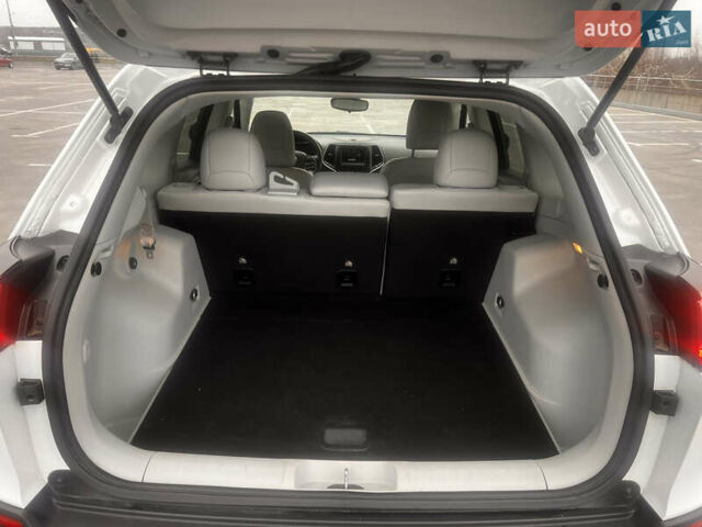 Білий Джип Cherokee, об'ємом двигуна 3.24 л та пробігом 60 тис. км за 20500 $, фото 10 на Automoto.ua