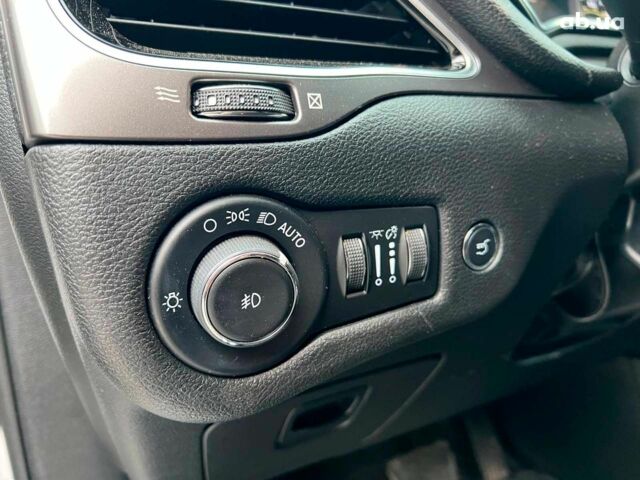 Білий Джип Cherokee, об'ємом двигуна 3.2 л та пробігом 76 тис. км за 18790 $, фото 20 на Automoto.ua