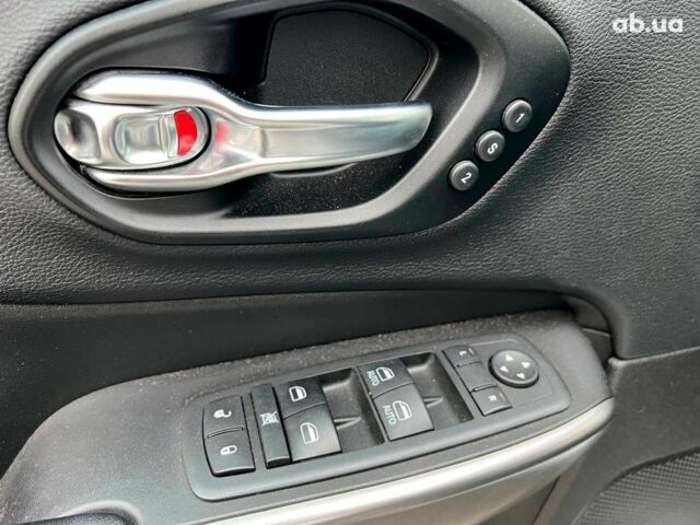 Білий Джип Cherokee, об'ємом двигуна 3.2 л та пробігом 76 тис. км за 18790 $, фото 15 на Automoto.ua