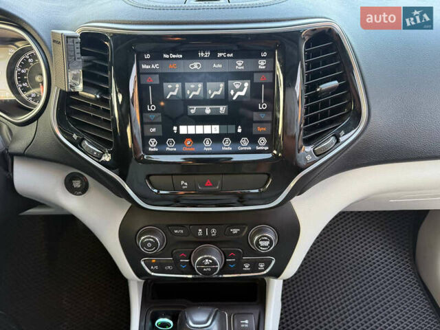 Білий Джип Cherokee, об'ємом двигуна 2.36 л та пробігом 96 тис. км за 18500 $, фото 59 на Automoto.ua