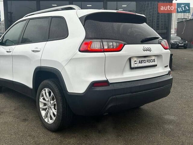 Білий Джип Cherokee, об'ємом двигуна 2.36 л та пробігом 73 тис. км за 17990 $, фото 6 на Automoto.ua