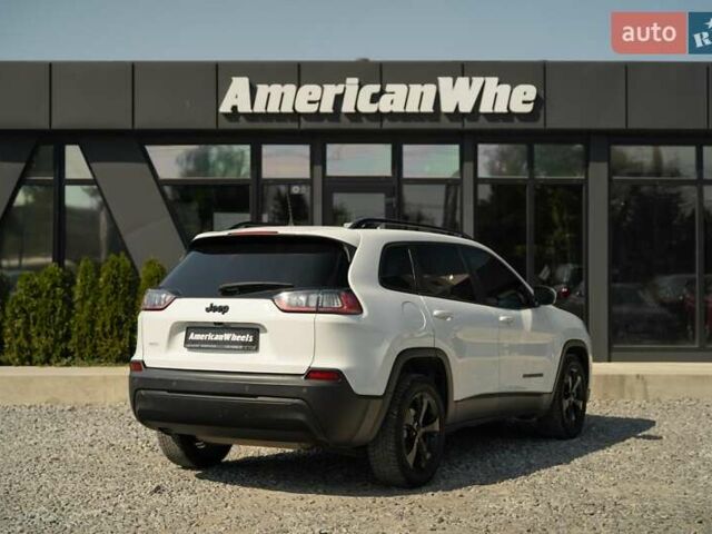 Білий Джип Cherokee, об'ємом двигуна 2.36 л та пробігом 194 тис. км за 18900 $, фото 4 на Automoto.ua