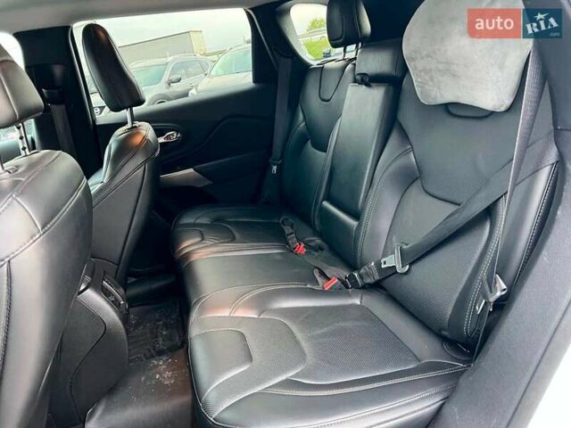 Білий Джип Cherokee, об'ємом двигуна 3.2 л та пробігом 76 тис. км за 18790 $, фото 39 на Automoto.ua