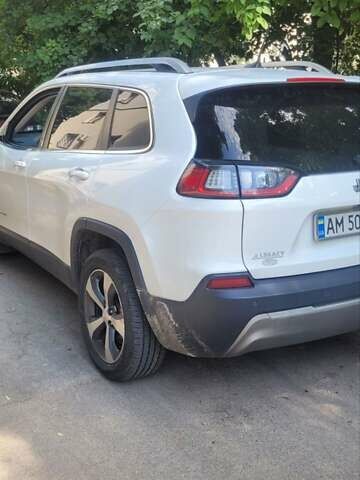 Белый Джип Чероки, объемом двигателя 2.4 л и пробегом 145 тыс. км за 17000 $, фото 1 на Automoto.ua