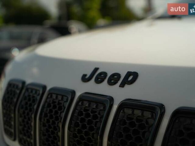 Білий Джип Cherokee, об'ємом двигуна 2.36 л та пробігом 194 тис. км за 18900 $, фото 9 на Automoto.ua