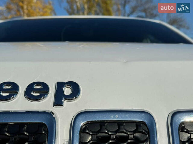 Білий Джип Cherokee, об'ємом двигуна 3.24 л та пробігом 67 тис. км за 24500 $, фото 18 на Automoto.ua