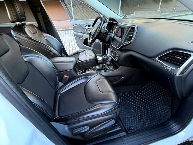 Белый Джип Чероки, объемом двигателя 2.4 л и пробегом 51 тыс. км за 21500 $, фото 8 на Automoto.ua