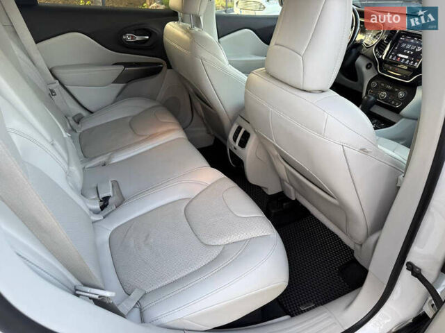 Білий Джип Cherokee, об'ємом двигуна 2.36 л та пробігом 96 тис. км за 18500 $, фото 52 на Automoto.ua