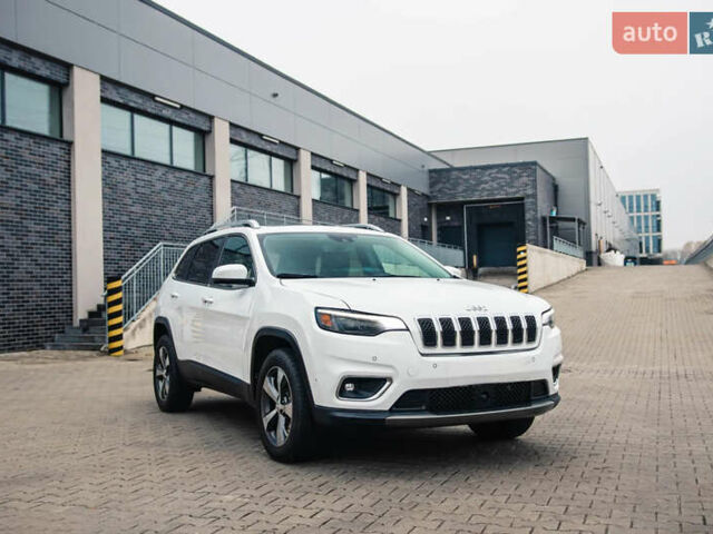 Белый Джип Чероки, объемом двигателя 2.36 л и пробегом 111 тыс. км за 15000 $, фото 3 на Automoto.ua