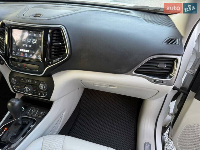 Білий Джип Cherokee, об'ємом двигуна 2.36 л та пробігом 96 тис. км за 18500 $, фото 55 на Automoto.ua