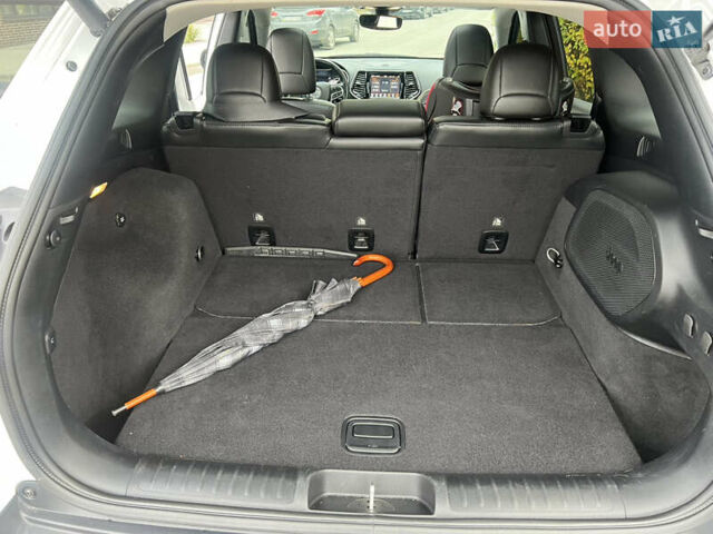 Белый Джип Чероки, объемом двигателя 3.24 л и пробегом 242 тыс. км за 21000 $, фото 14 на Automoto.ua