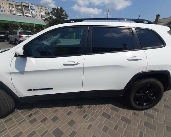 Білий Джип Cherokee, об'ємом двигуна 2.36 л та пробігом 69 тис. км за 18300 $, фото 2 на Automoto.ua