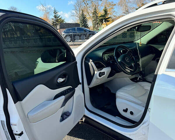 Білий Джип Cherokee, об'ємом двигуна 3.24 л та пробігом 67 тис. км за 24500 $, фото 7 на Automoto.ua