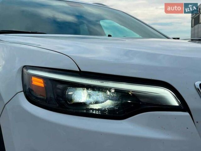 Білий Джип Cherokee, об'ємом двигуна 3.2 л та пробігом 76 тис. км за 18790 $, фото 12 на Automoto.ua