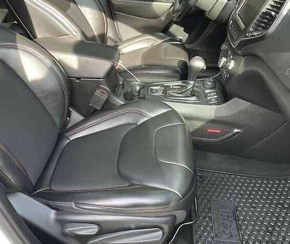 Белый Джип Чероки, объемом двигателя 3.2 л и пробегом 76 тыс. км за 16000 $, фото 9 на Automoto.ua