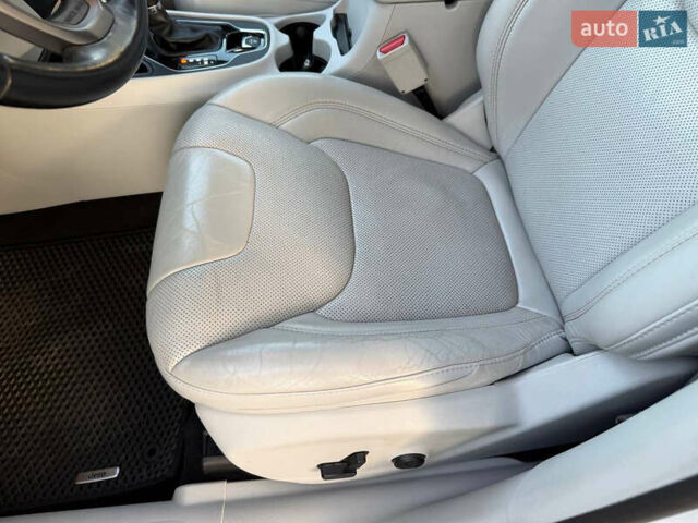 Белый Джип Чероки, объемом двигателя 2.36 л и пробегом 96 тыс. км за 18000 $, фото 29 на Automoto.ua