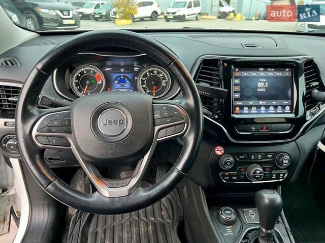 Білий Джип Cherokee, об'ємом двигуна 3.2 л та пробігом 76 тис. км за 18790 $, фото 22 на Automoto.ua