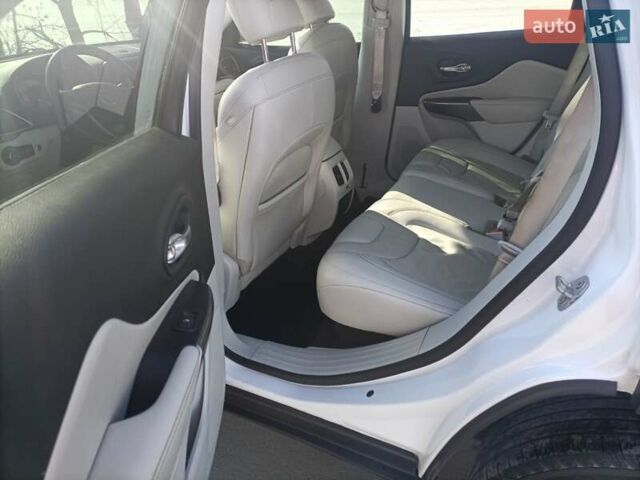 Білий Джип Cherokee, об'ємом двигуна 2.36 л та пробігом 113 тис. км за 16820 $, фото 28 на Automoto.ua