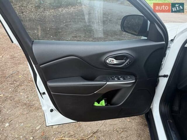 Белый Джип Чероки, объемом двигателя 3.24 л и пробегом 40 тыс. км за 22500 $, фото 23 на Automoto.ua